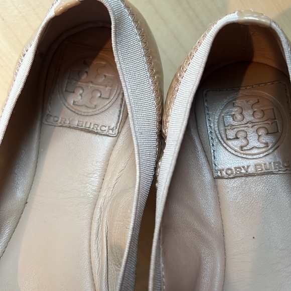TORY BURCH Tan Patent Leather Ballet Flats Size 6 - Picture 13 of 13